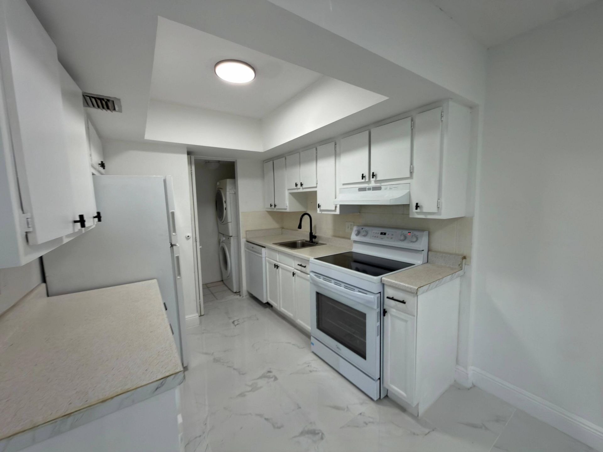 5702 NW 22nd Court, Unit 28-b, Lauderhill, FL 33313 Photo