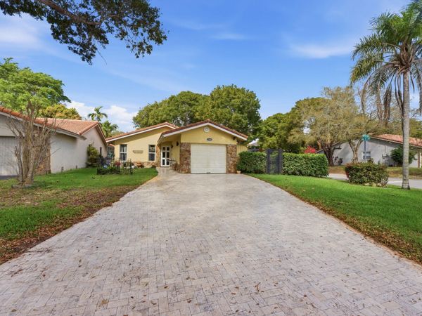 1592 NW 93rd Terrace, Coral Springs, FL 33071