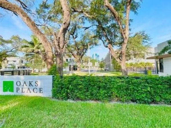 4110 N Oak Place, Davie, FL 33314