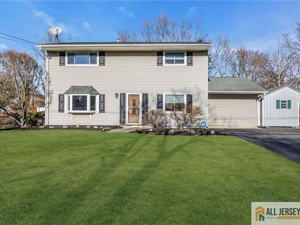 68 Hastings Road, Kendall Park, NJ 08824