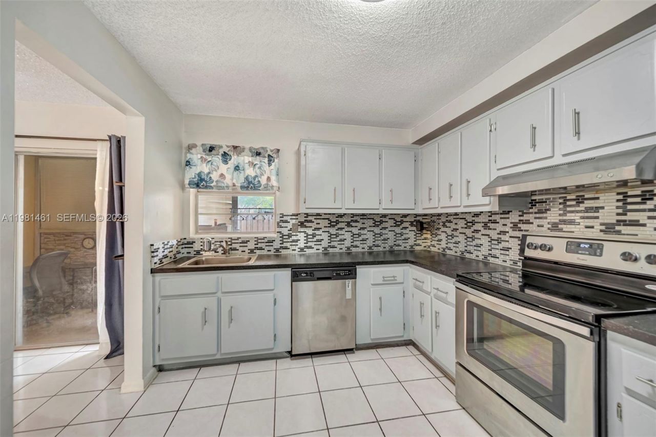 8769 SW 137th Ave, Miami, FL 33183 Photo