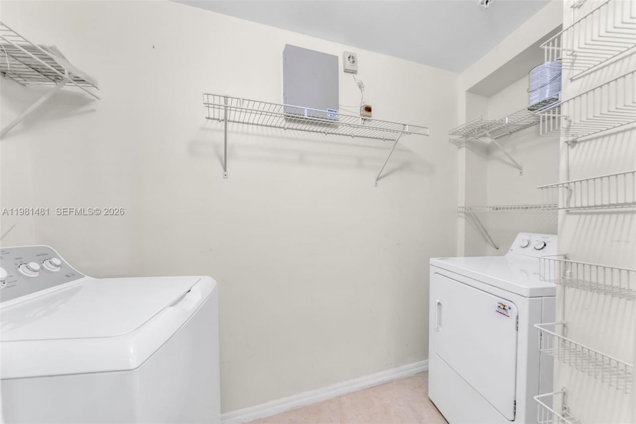 2421 NE 65th St , Unit 403, Fort Lauderdale, FL 33308 Photo