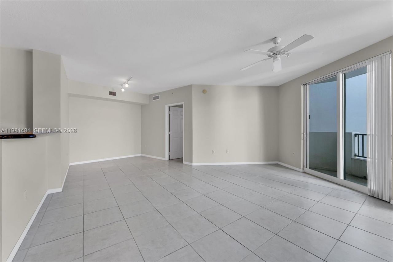 2421 NE 65th St , Unit 403, Fort Lauderdale, FL 33308 Photo