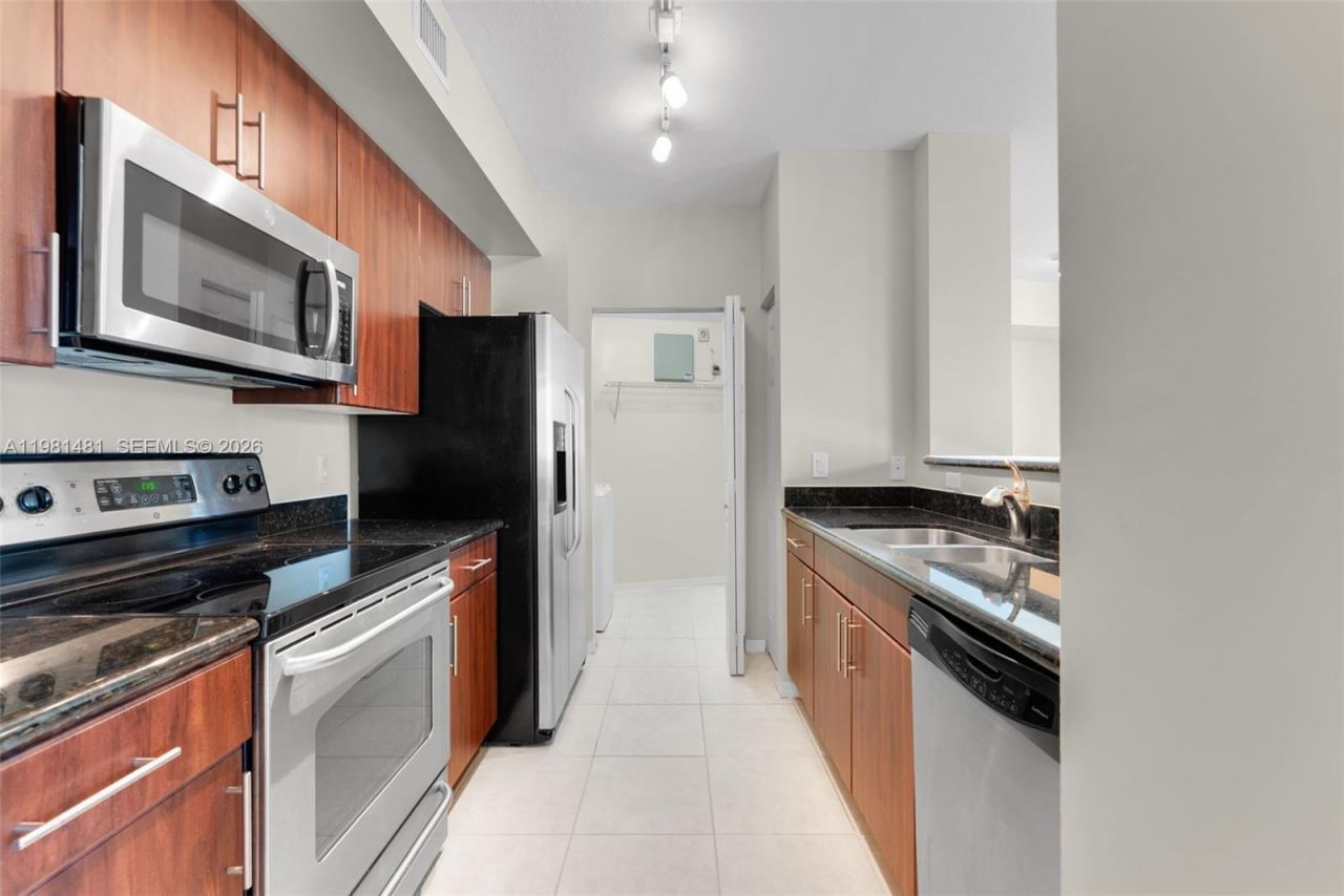 2421 NE 65th St , Unit 403, Fort Lauderdale, FL 33308 Photo