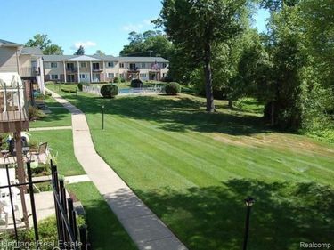 5299 Highland Road, Waterford Twp, MI 48327