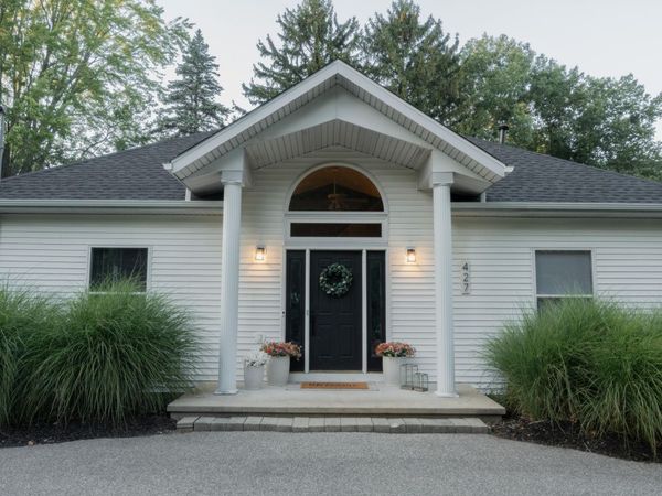 427 Lamoreaux Drive NW, Comstock Park, MI 49321