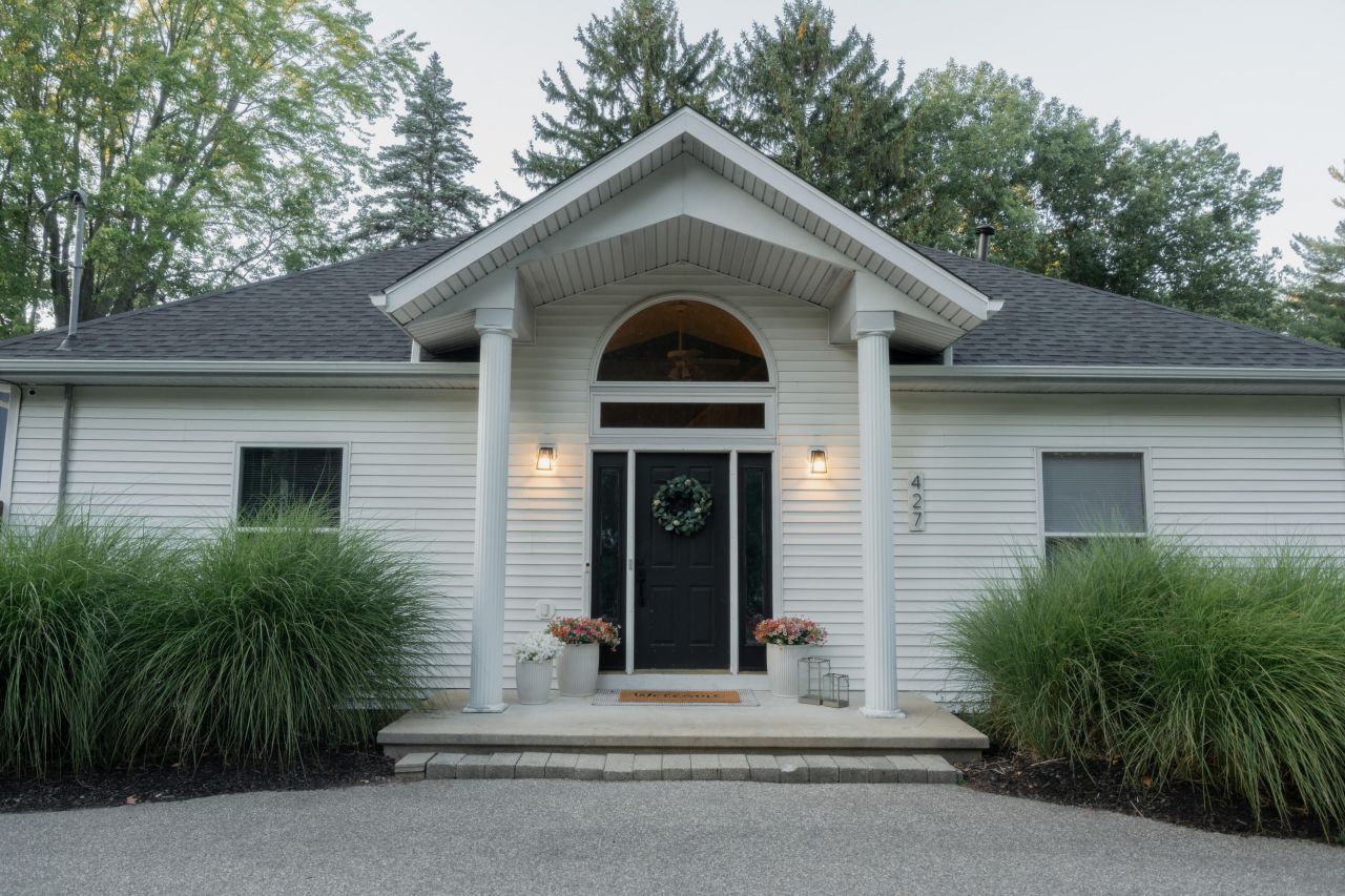 427 Lamoreaux Drive Nw, Comstock Park, MI 49321 Main Photo