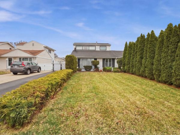 8947 S Komensky Avenue, Hometown, IL 60456