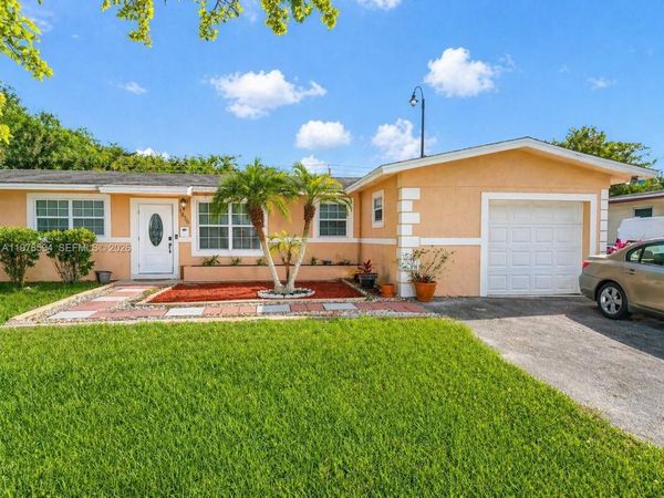 4836 NW 1st St, Plantation, FL 33317