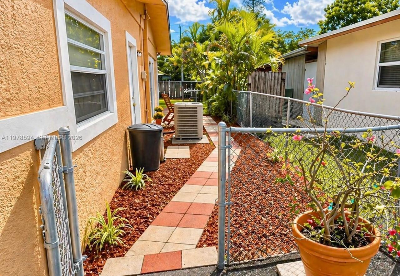 4836 NW 1st St, Plantation, FL 33317 Photo
