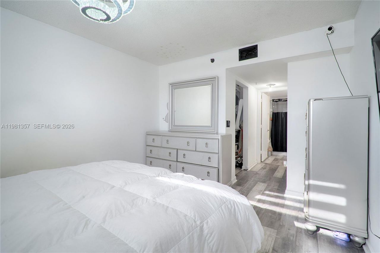 2721 Ocean Club Blvd , Unit 303, Hollywood, FL 33019 Photo