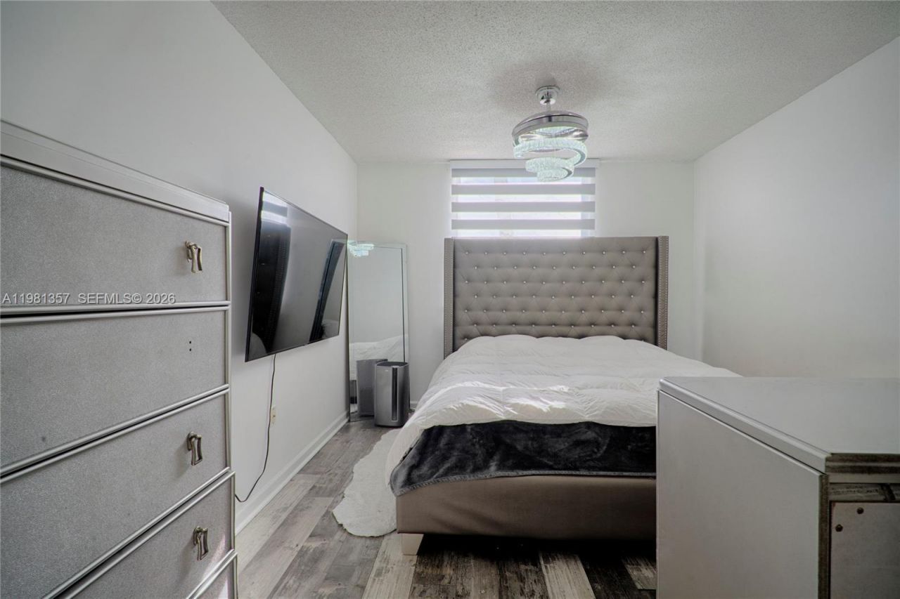 2721 Ocean Club Blvd , Unit 303, Hollywood, FL 33019 Photo