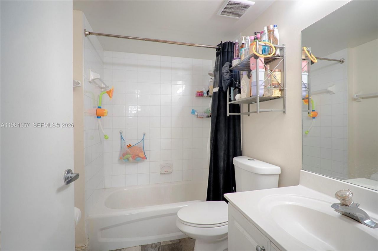 2721 Ocean Club Blvd , Unit 303, Hollywood, FL 33019 Photo