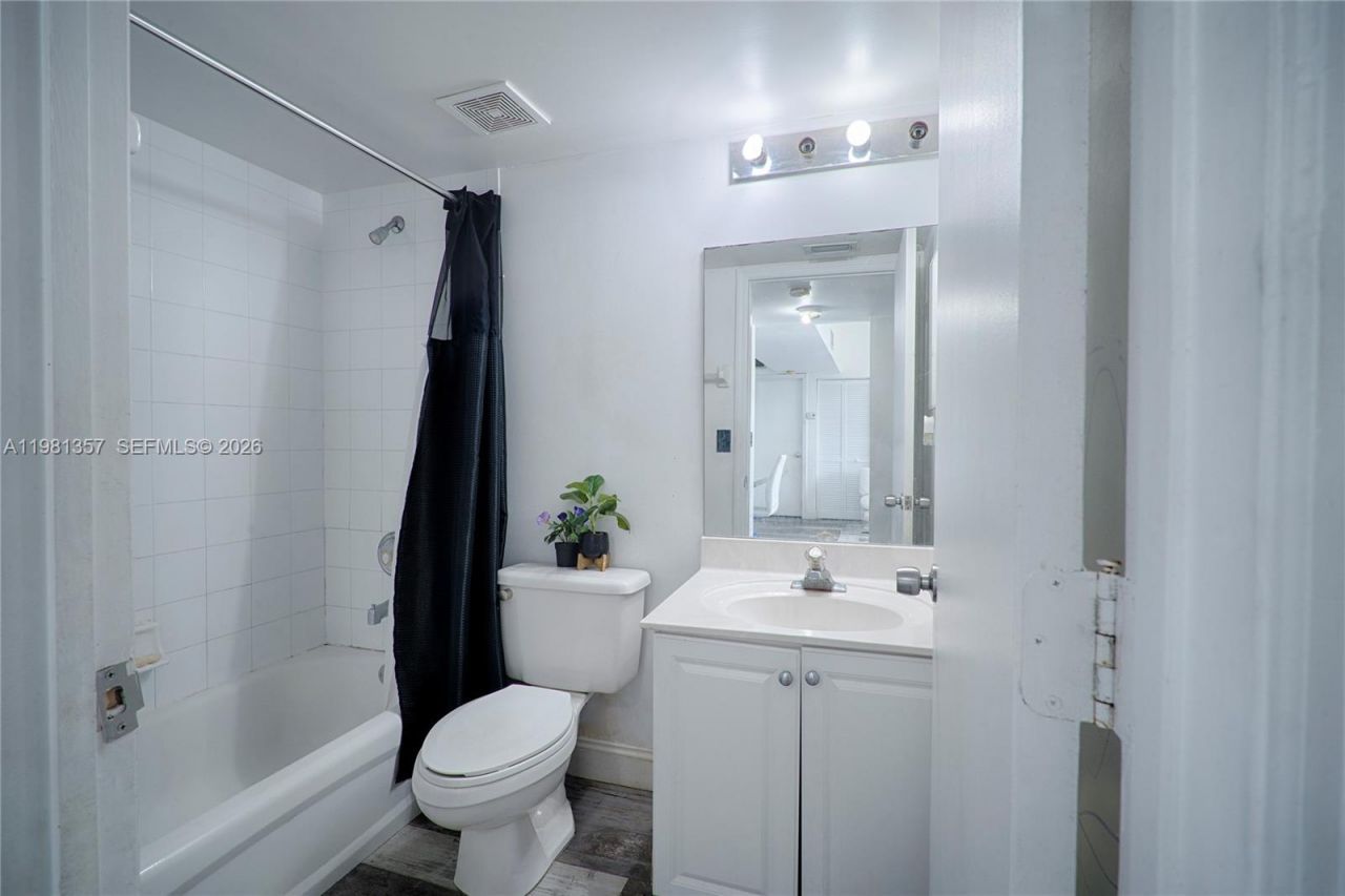 2721 Ocean Club Blvd , Unit 303, Hollywood, FL 33019 Photo