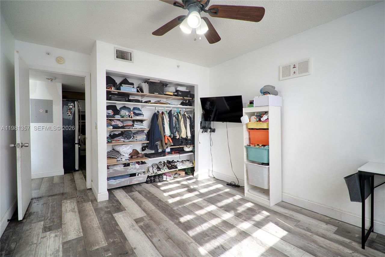 2721 Ocean Club Blvd , Unit 303, Hollywood, FL 33019 Photo