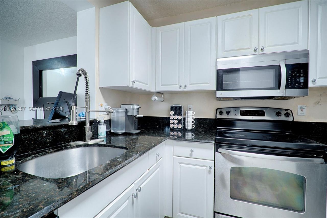 2721 Ocean Club Blvd , Unit 303, Hollywood, FL 33019 Photo