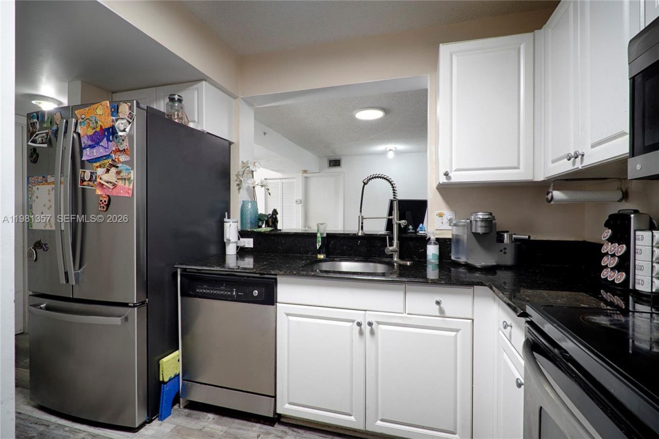 2721 Ocean Club Blvd , Unit 303, Hollywood, FL 33019 Photo