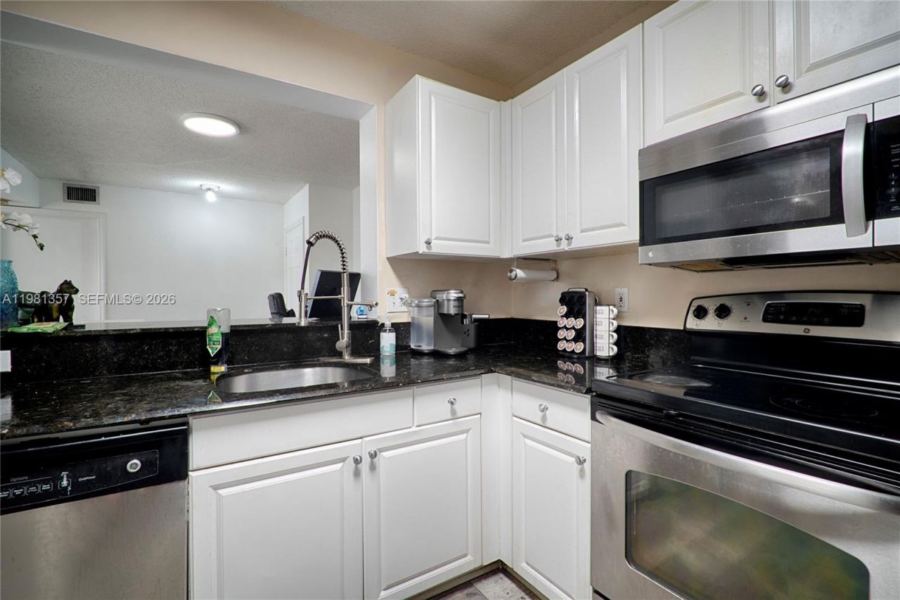 2721 Ocean Club Blvd , Unit 303, Hollywood, FL 33019 Photo