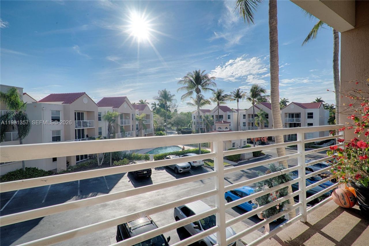 2721 Ocean Club Blvd , Unit 303, Hollywood, FL 33019 Photo