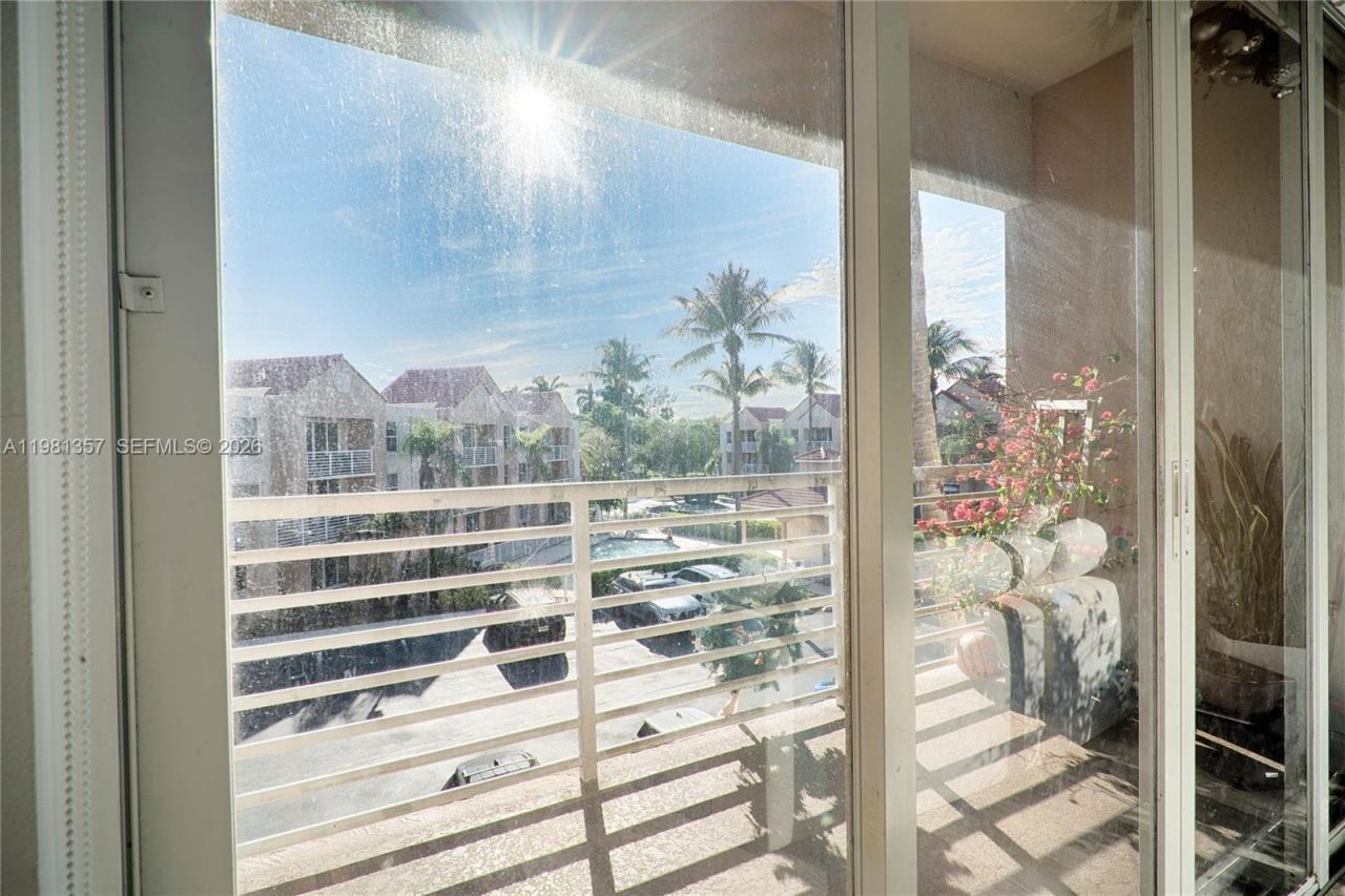 2721 Ocean Club Blvd , Unit 303, Hollywood, FL 33019 Photo