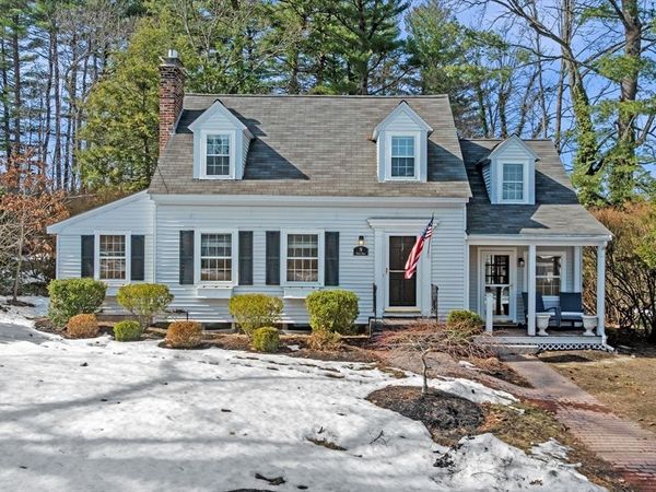 9 Oxbow Road, Lynnfield, MA 01940