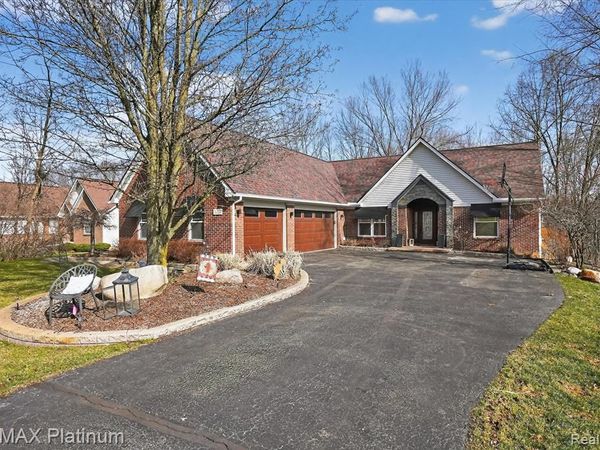 2206 Moorlands View, Oceola Twp, MI 48855