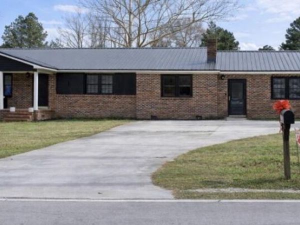 6253 Livingston Chapel Road , Delco, NC 28436