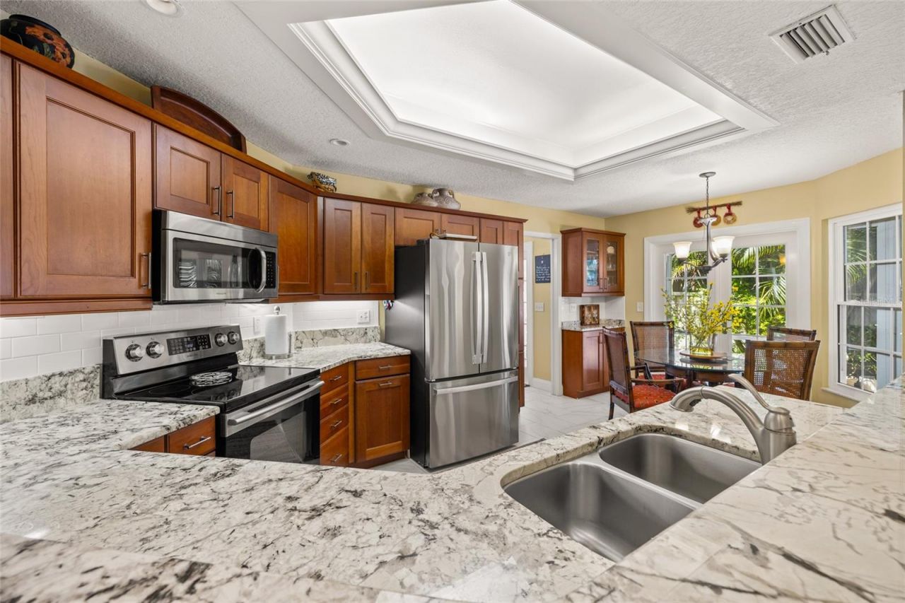 380 Fan Palm Court Ne, Saint Petersburg, FL 33703 Photo