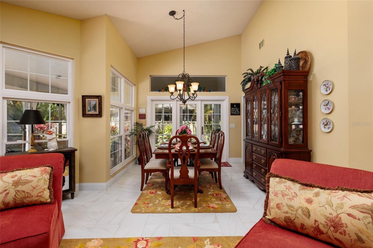 380 Fan Palm Court Ne, Saint Petersburg, FL 33703 Photo