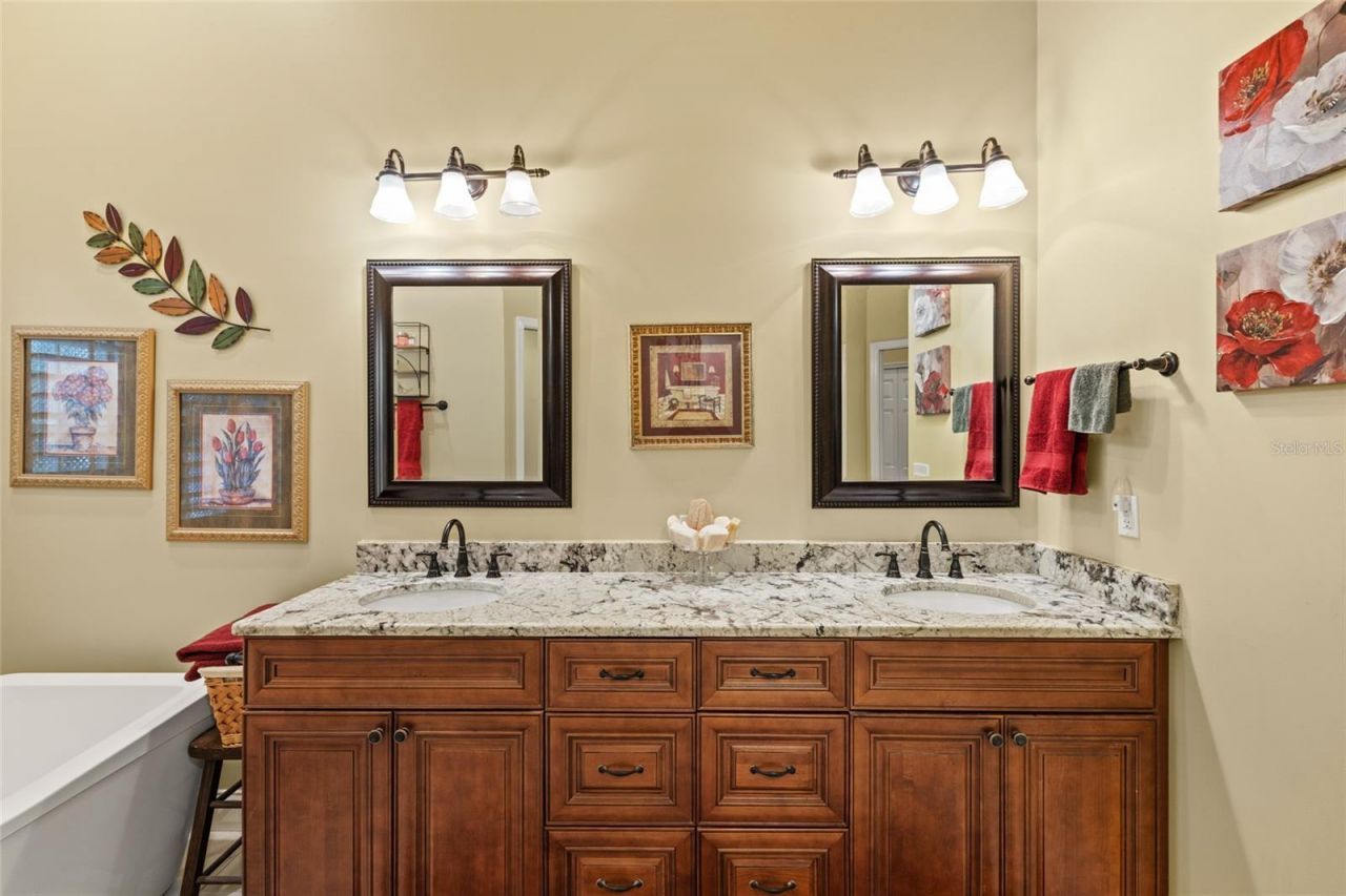 380 Fan Palm Court Ne, Saint Petersburg, FL 33703 Photo