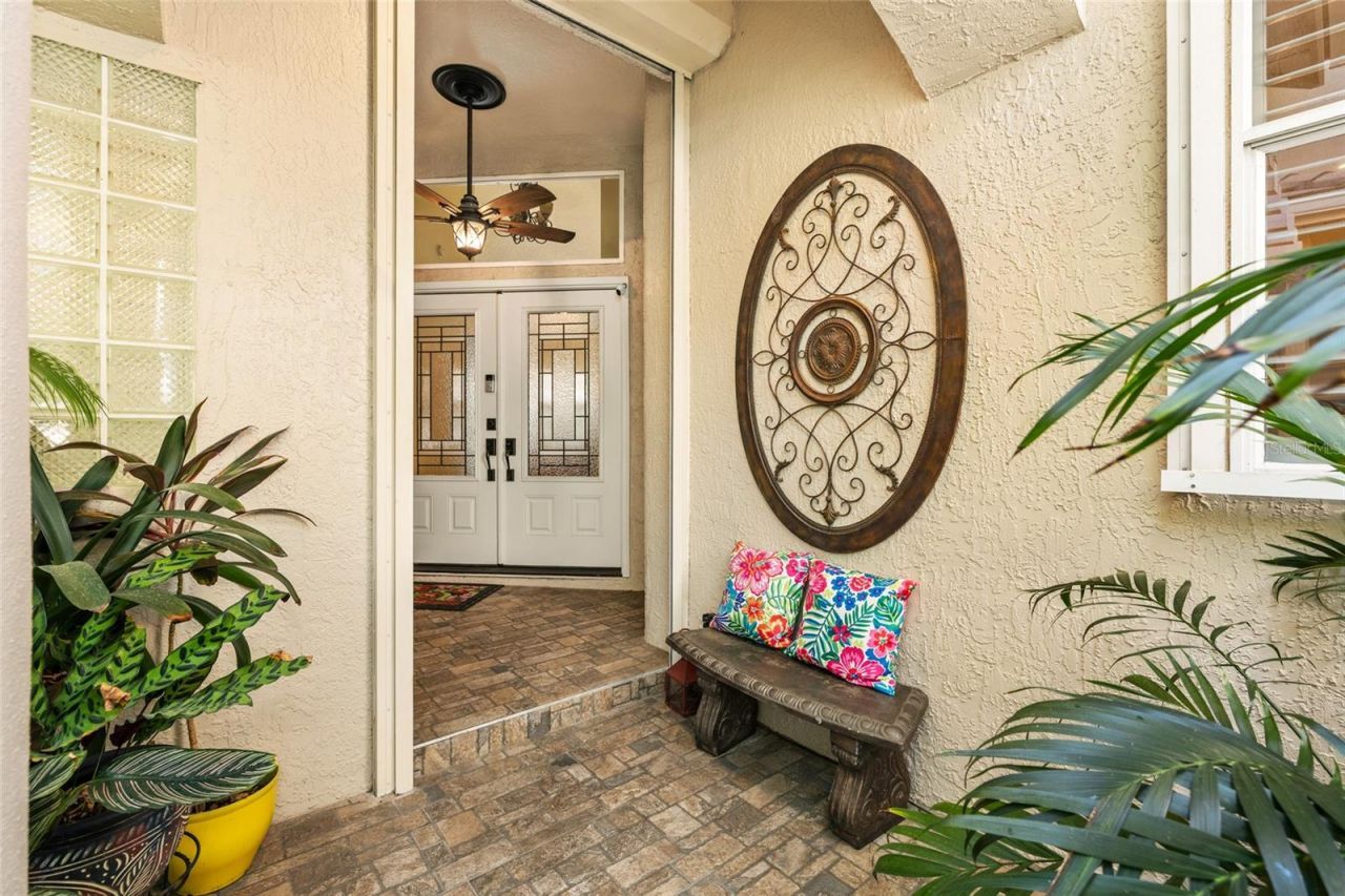 380 Fan Palm Court Ne, Saint Petersburg, FL 33703 Photo