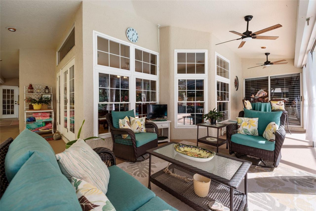 380 Fan Palm Court Ne, Saint Petersburg, FL 33703 Photo