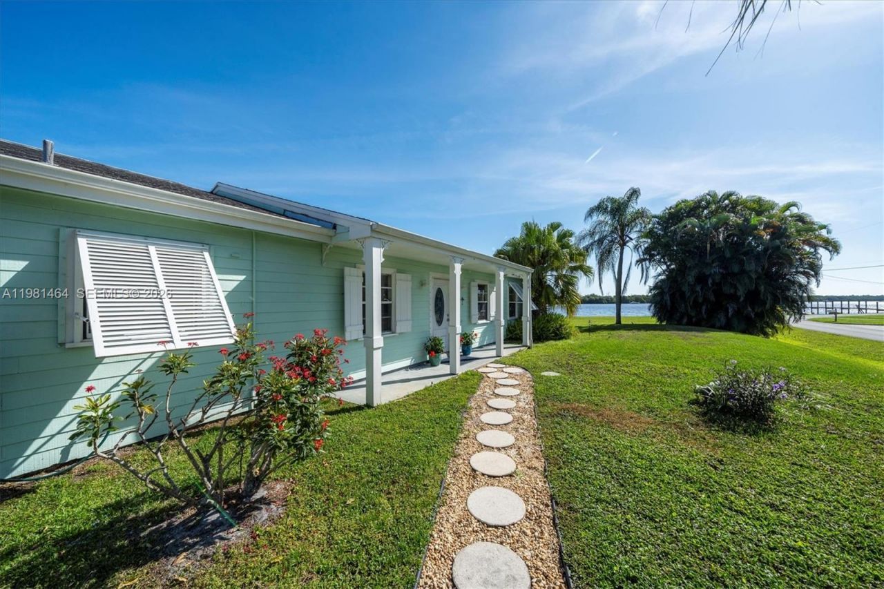 779 SW 31st St, Palm City, FL 34990 Photo
