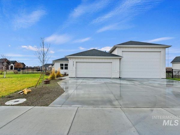 7141 E Merlin Hawk Ct, Nampa, ID 83686