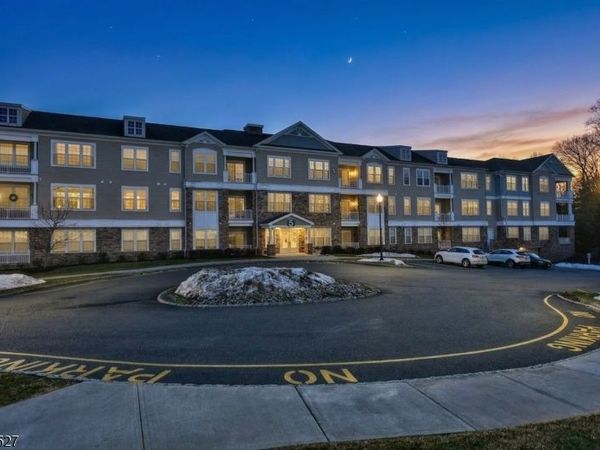 5208 Veterans Dr, Rockaway, NJ 07885