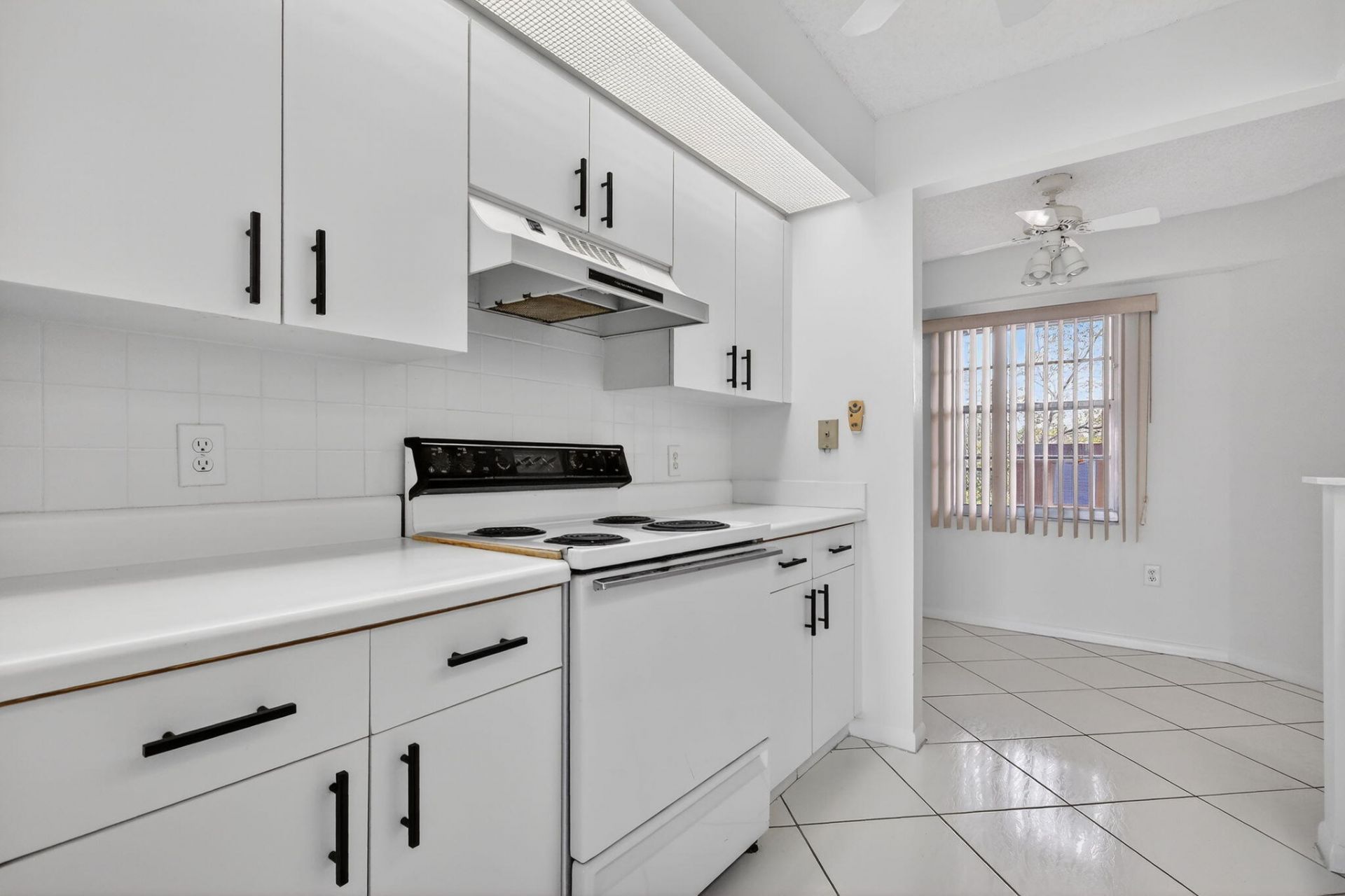 13255 SW 16th Court, Unit 404k, Pembroke Pines, FL 33027 Photo