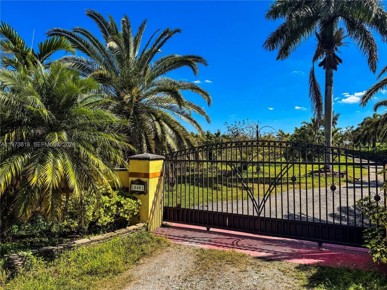 20401 SW 184 St , Miami, FL 33187 Photo