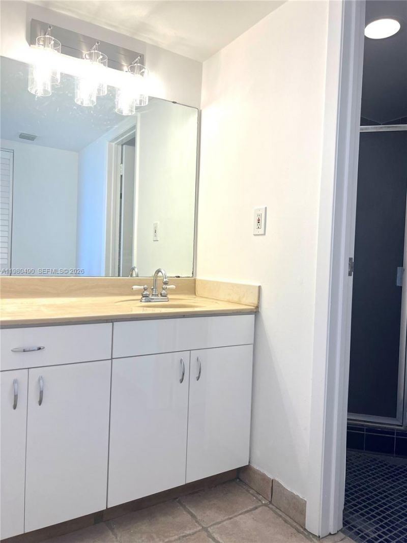 3475 N Country Club Dr , Unit 716, Aventura, FL 33180 Photo