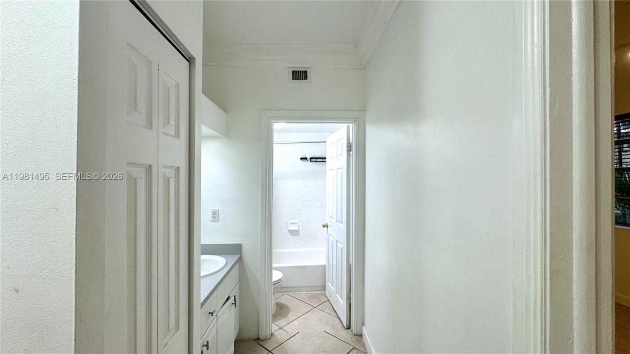 1559 Michigan Ave, Unit 305, Miami Beach, FL 33139 Photo