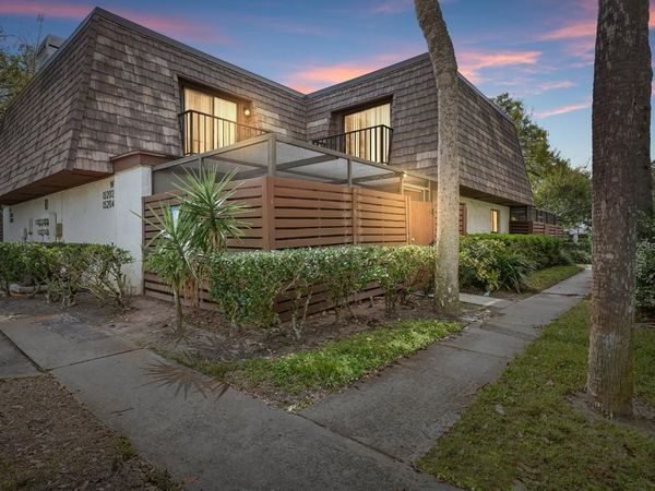 15202 W POND WOODS DRIVE , TAMPA, FL 33618