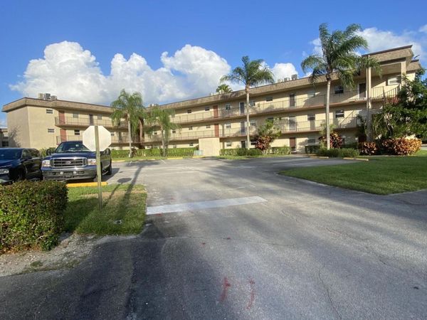 715 Lori Dr, Unit 302, Palm Springs, FL 33461