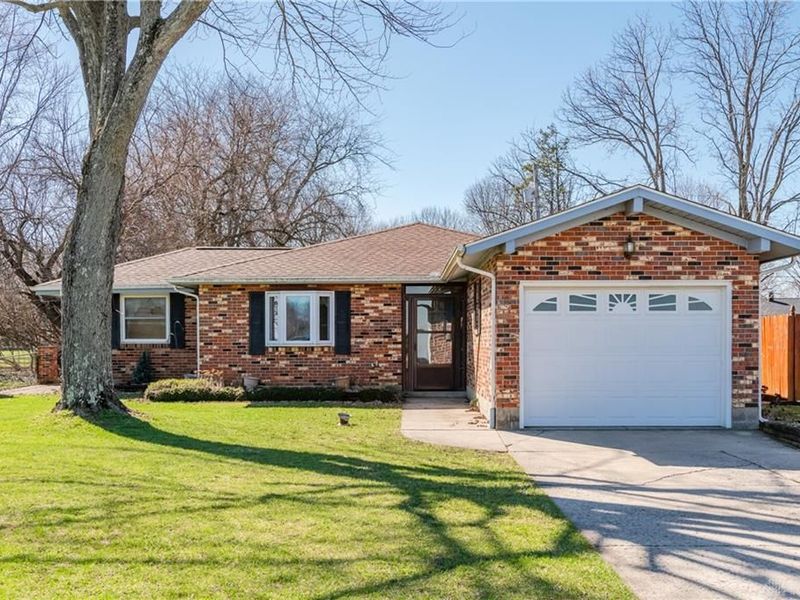 5760 Kitridge Road, Dayton, OH 45424 Photo 2