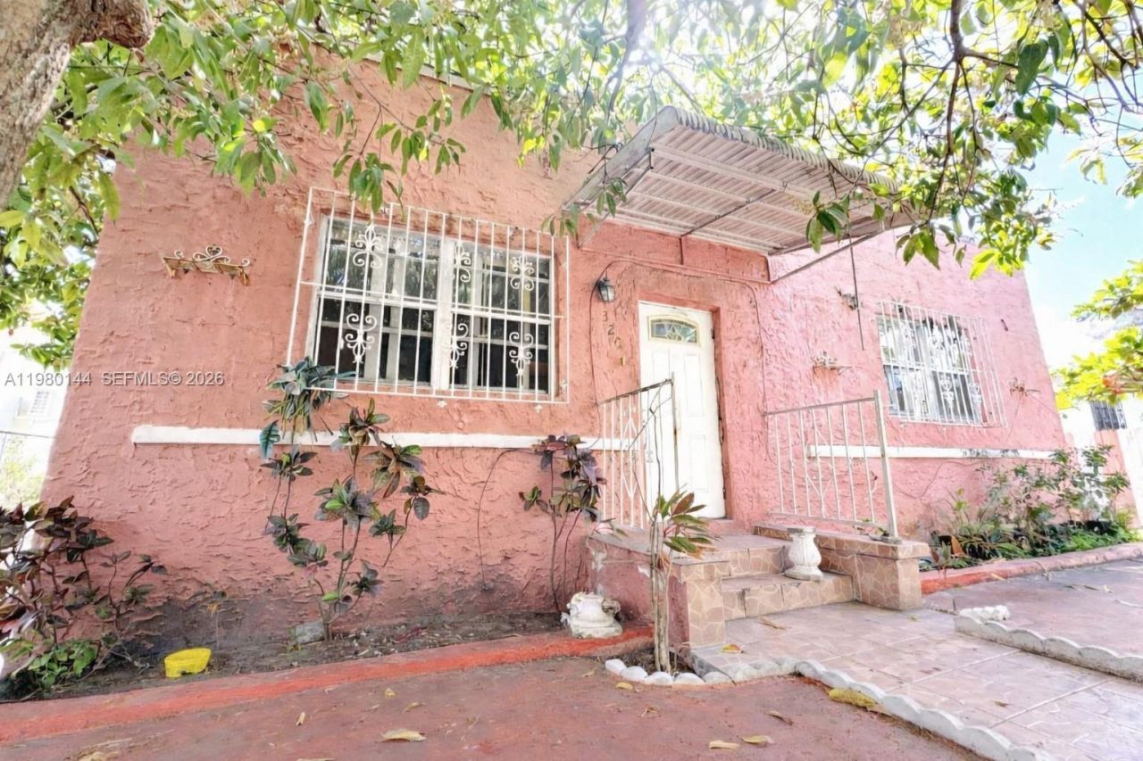 320 NE 55th St, Miami, FL 33137 Photo