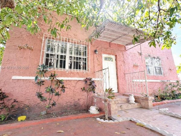 320 NE 55th St, Miami, FL 33137