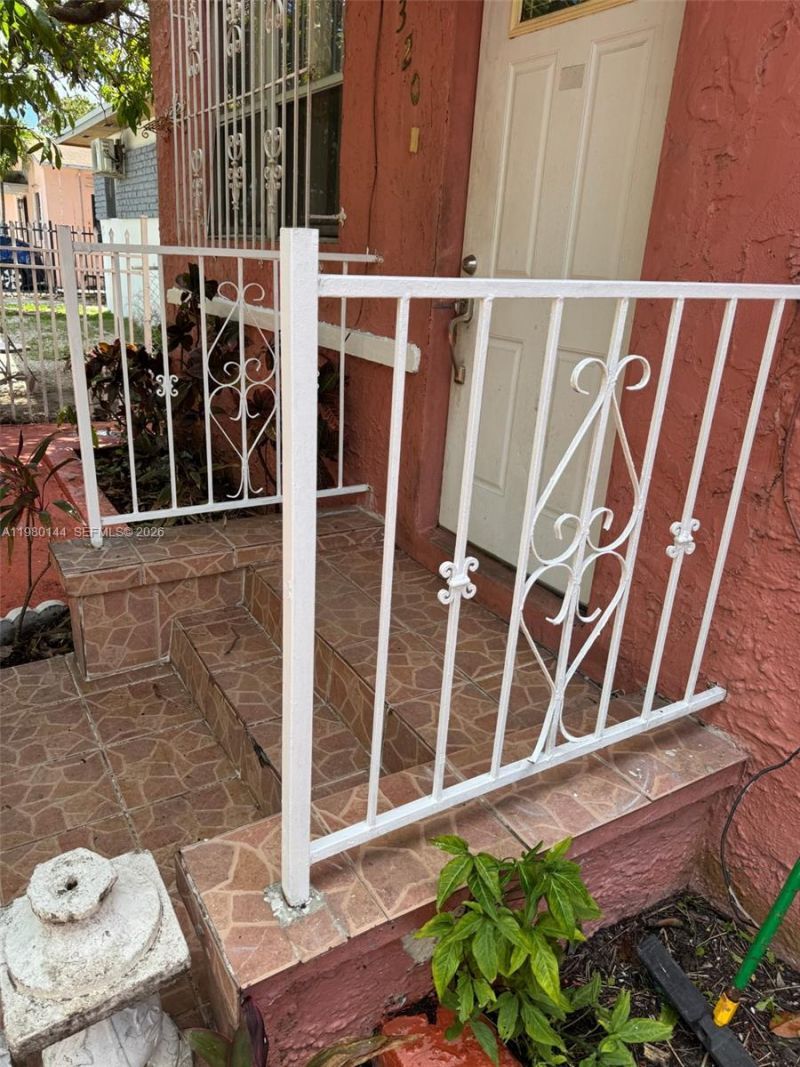 320 NE 55th St, Miami, FL 33137 Photo