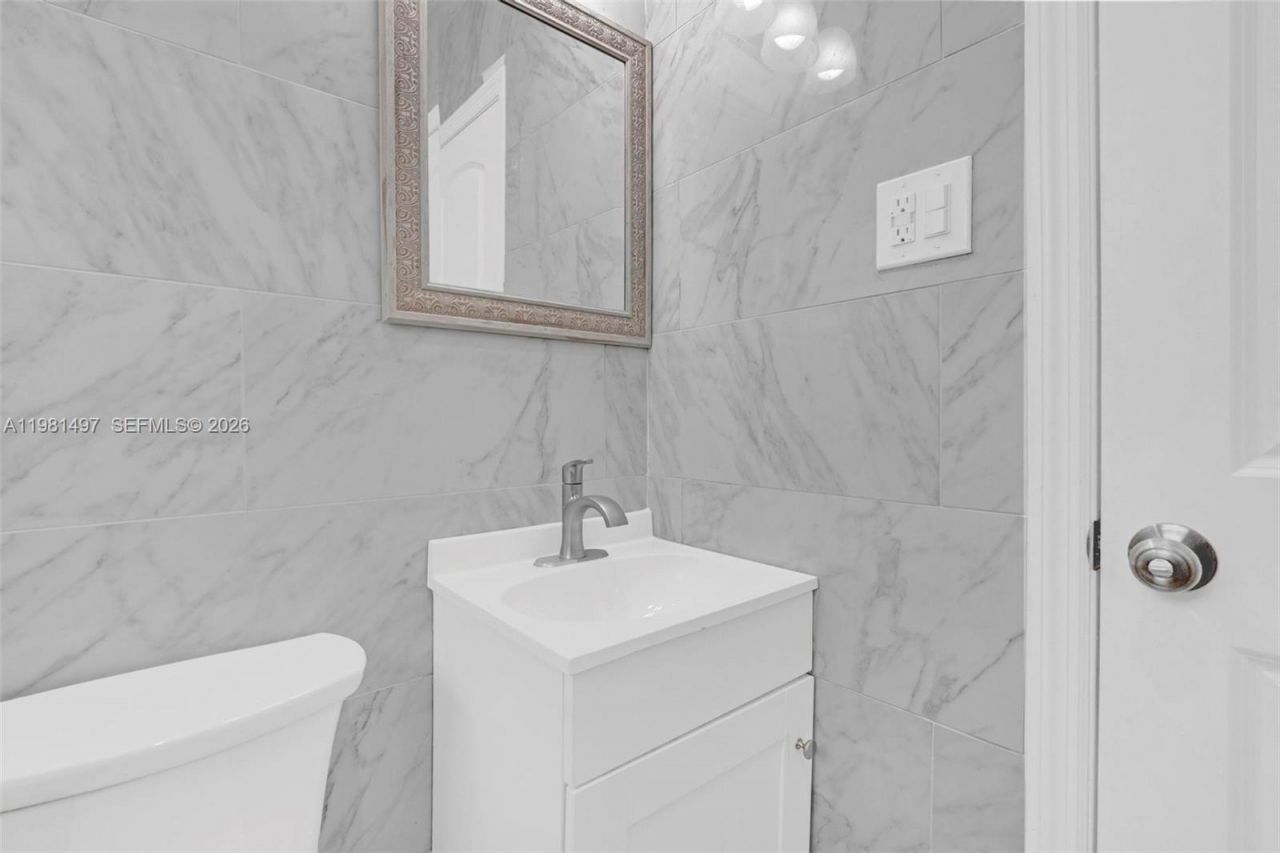 369 Phippen Waiters Rd , Unit 1-2, Dania Beach, FL 33004 Photo