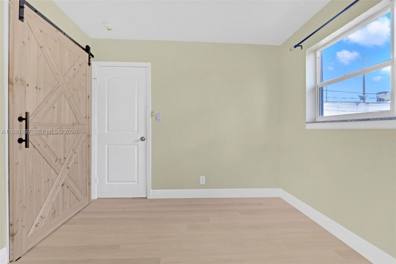 369 Phippen Waiters Rd , Unit 1-2, Dania Beach, FL 33004 Photo