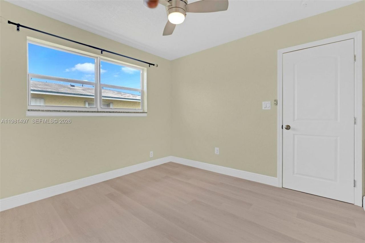 369 Phippen Waiters Rd , Unit 1-2, Dania Beach, FL 33004 Photo