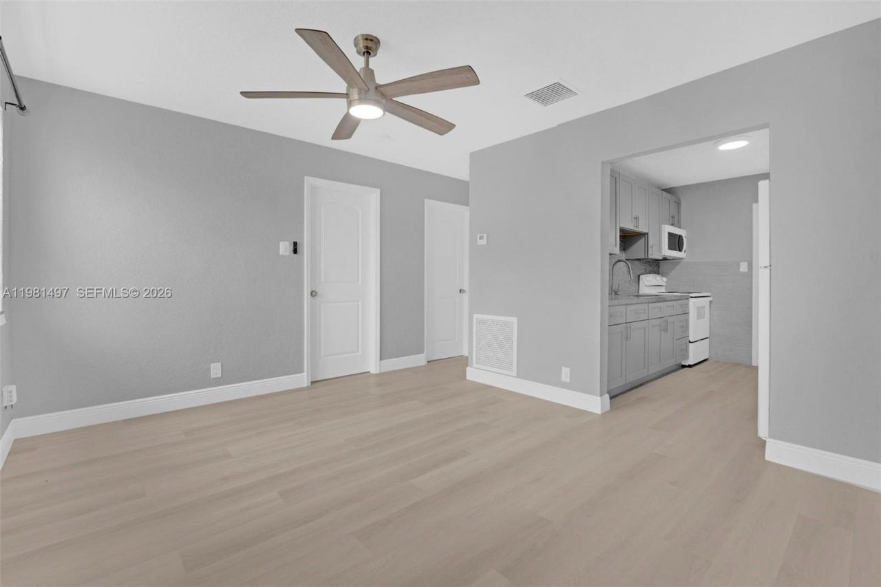 369 Phippen Waiters Rd , Unit 1-2, Dania Beach, FL 33004 Photo