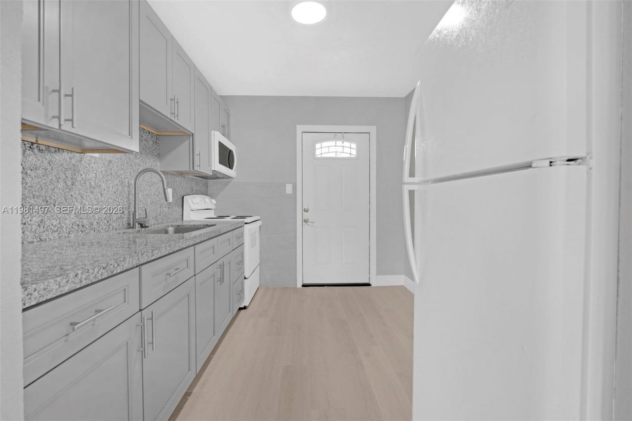 369 Phippen Waiters Rd , Unit 1-2, Dania Beach, FL 33004 Photo